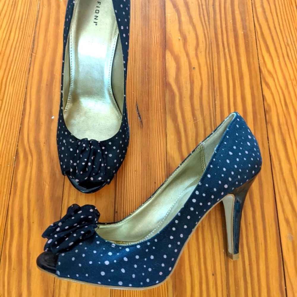 Navy Blue and light Pink Polka Dot design with Bow Detail and Peep Toe -Size 7.5